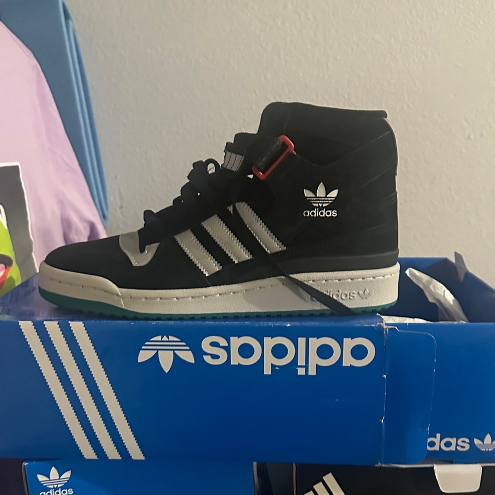 Adidas Men's Black and Gray Sneakers